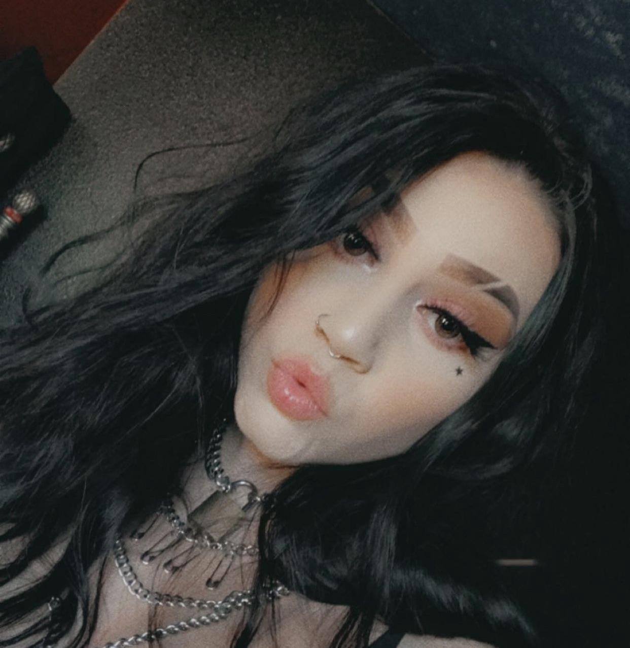 Wanna make my irl a webslut #B6XPDZqJ