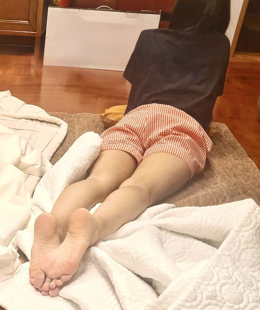 Korean uni friend feet #BB9aqEjz
