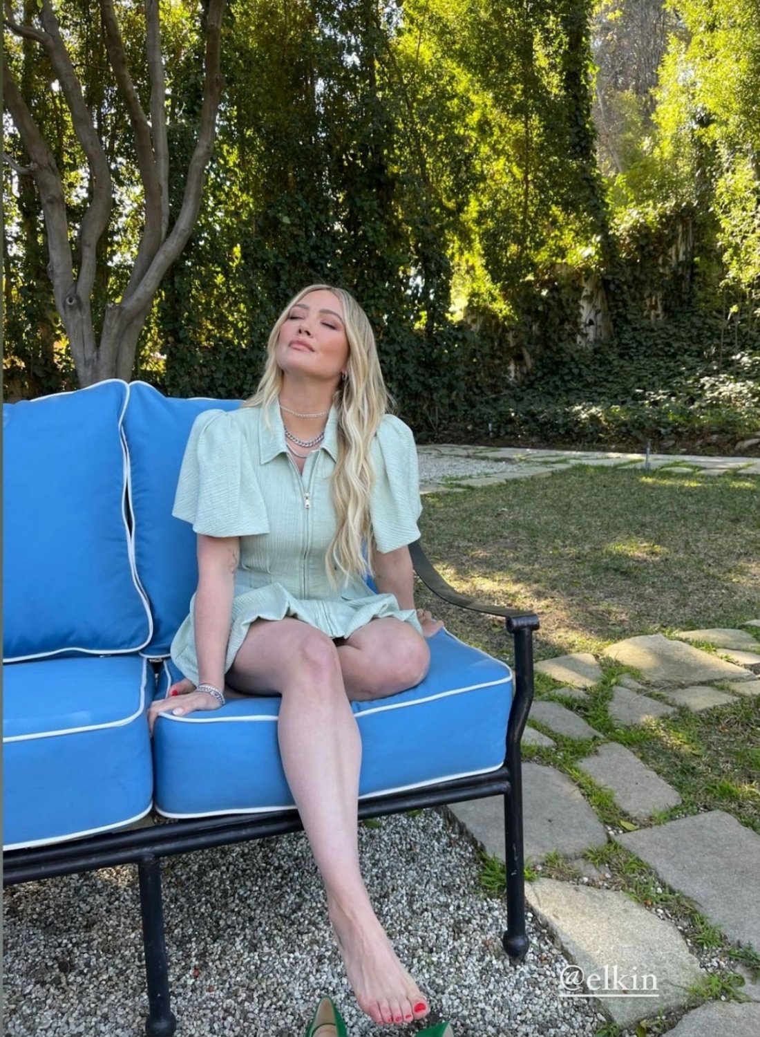 Hilary Duff pregnant, bikini, legs, feet, toes and soles #BgnTP4Z9