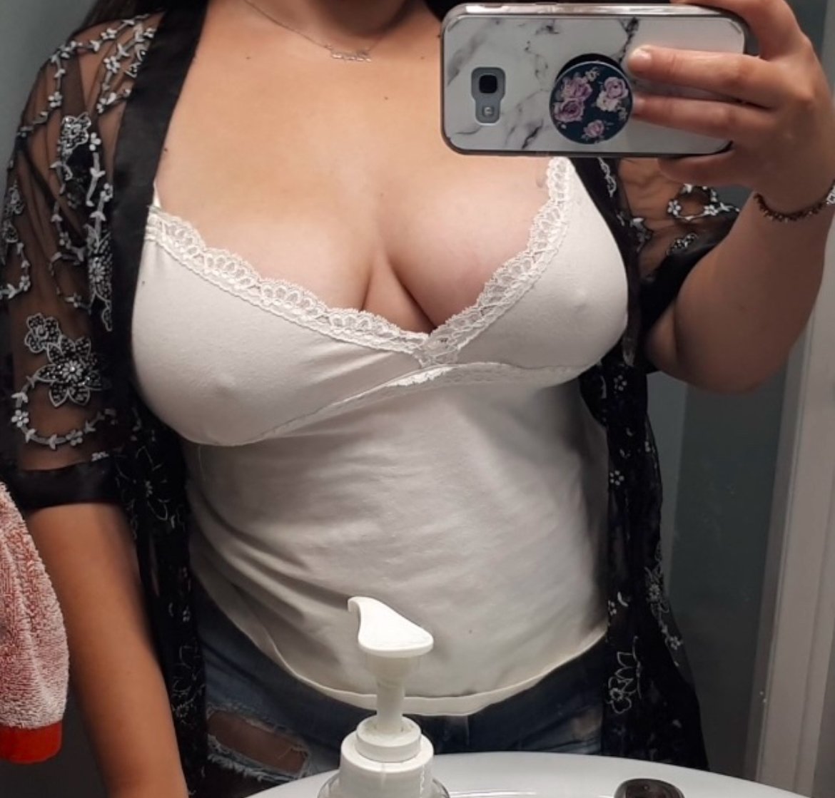 Who’s helping me tie down my fat ex so we can gang fuck her #bK9IKdhA
