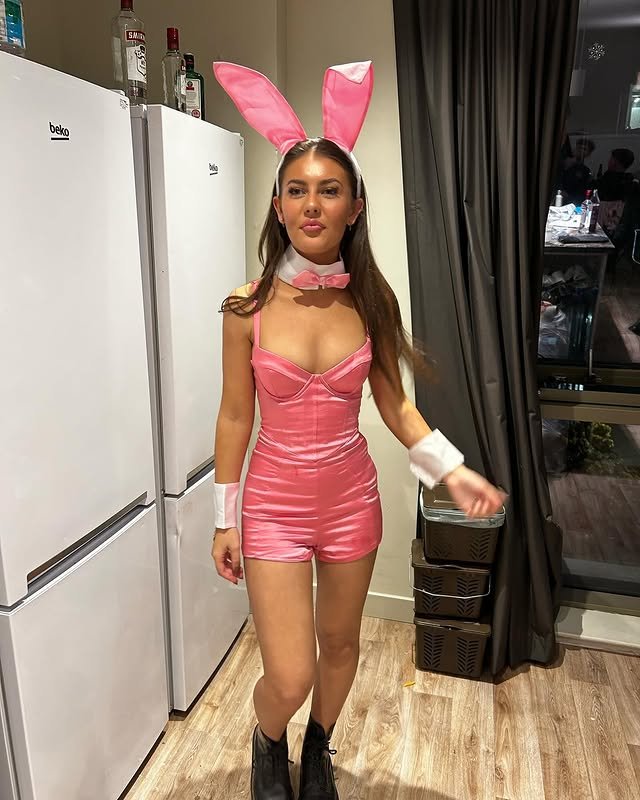 Sexy busty college teen Jasmine #BtdJ2jWw