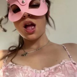 Hi 👋 NEW CONTENT EVERYDAY ❤️ Full Video on my OnlyFans 💦 It’s FREE