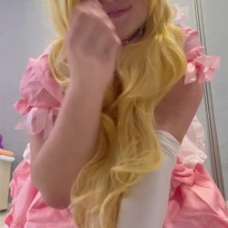 Just your next door girl saying hi