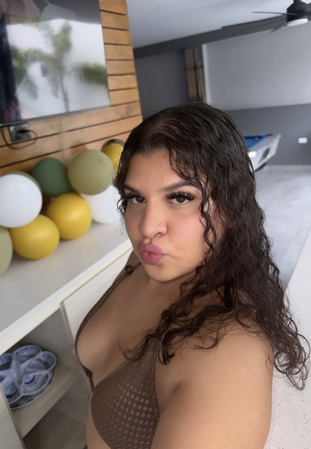 Sexy slut shaking her ass #BWeJRqaR