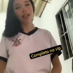 Corintiana comemora na pica do amigo