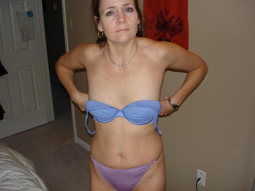 Cute wife really had to pee #c77kK7gs