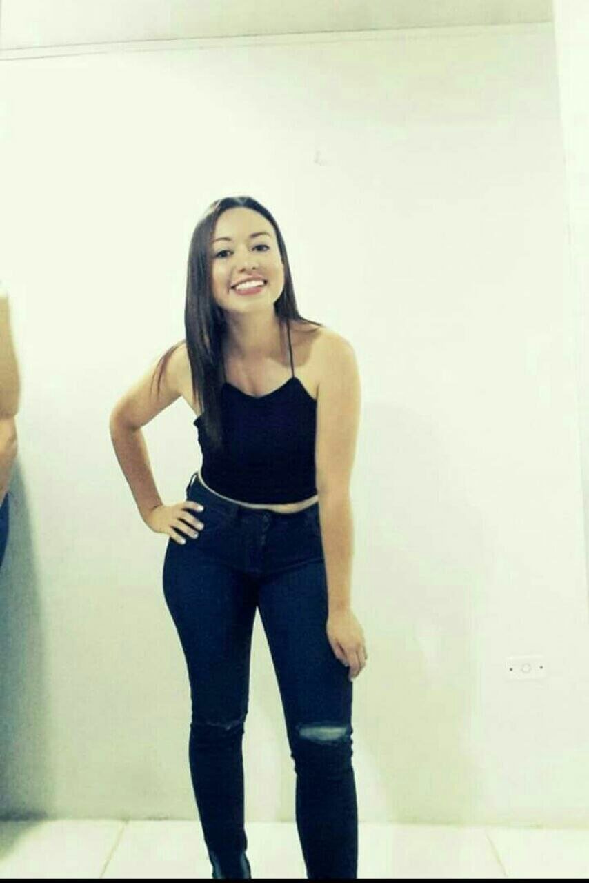 Laura skinny #CBMf3X2C