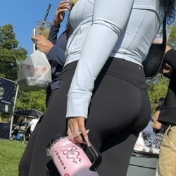 Candid booty at park