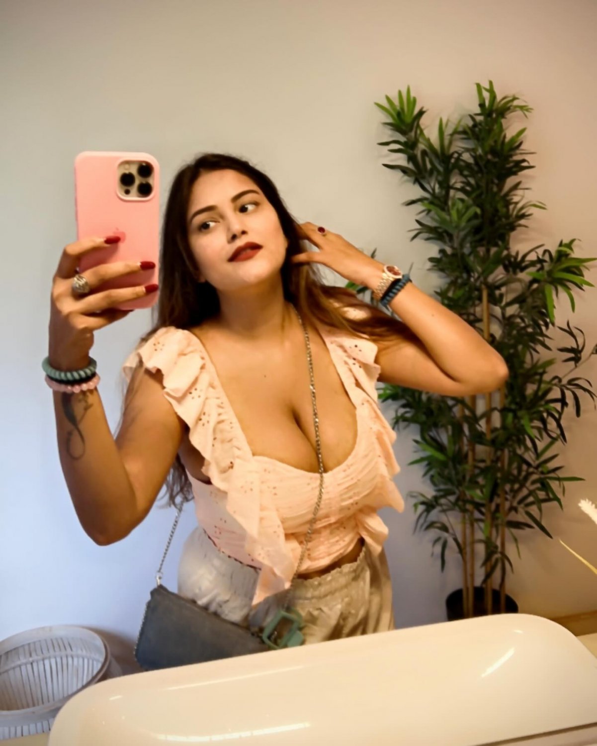Nri Busty Wife Selfie #Ci8J6xxF