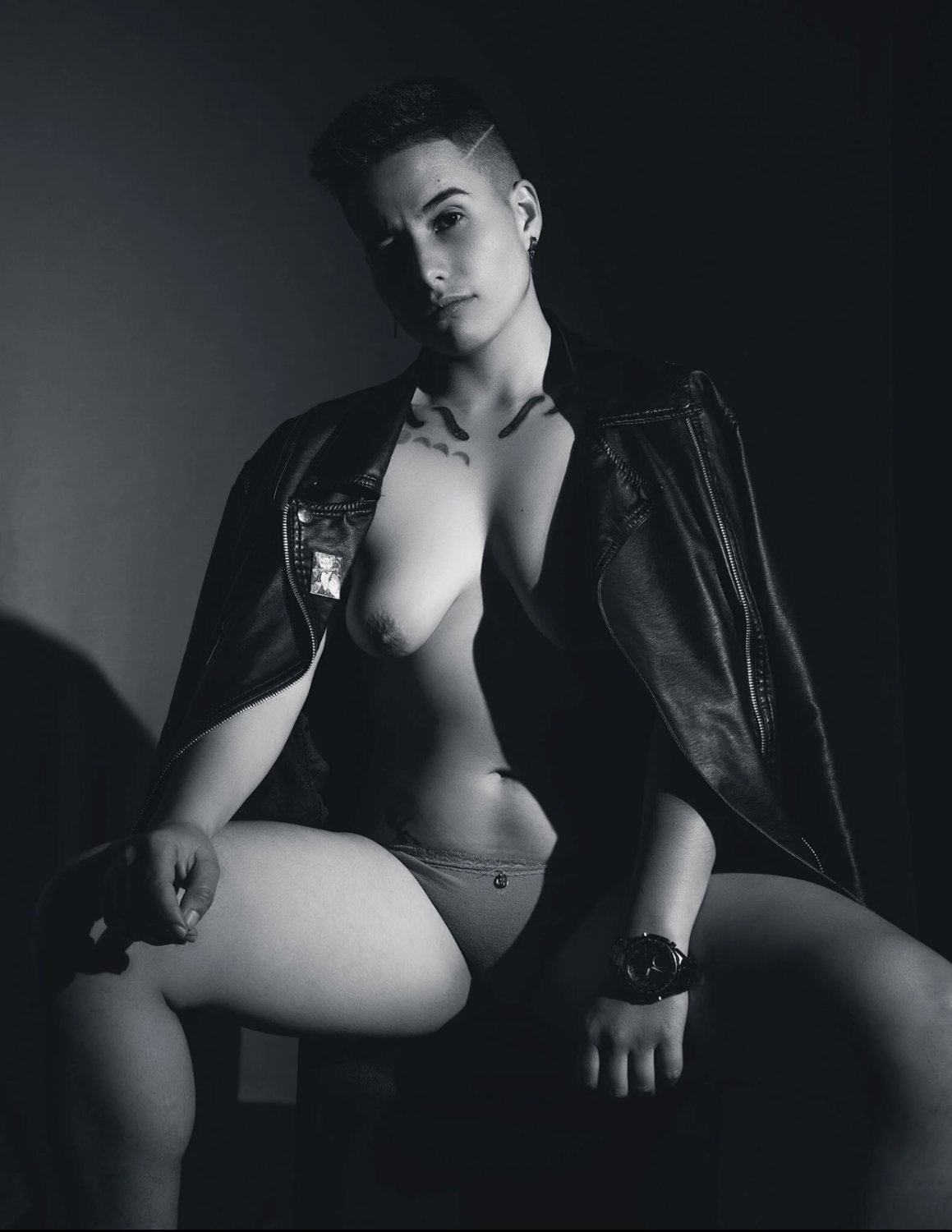 Short Hair Tomboy Colombian Columbian Latina Dyke Stud Butch Lesbian Cams P2 #Cn8Z4T8Y