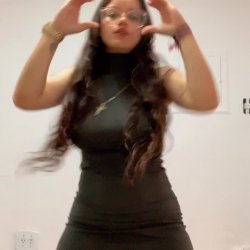 Olha essa novinha gostosa