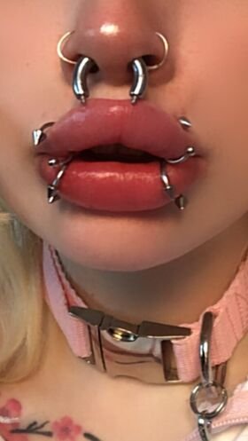 big lips #Cqs3XuBZ