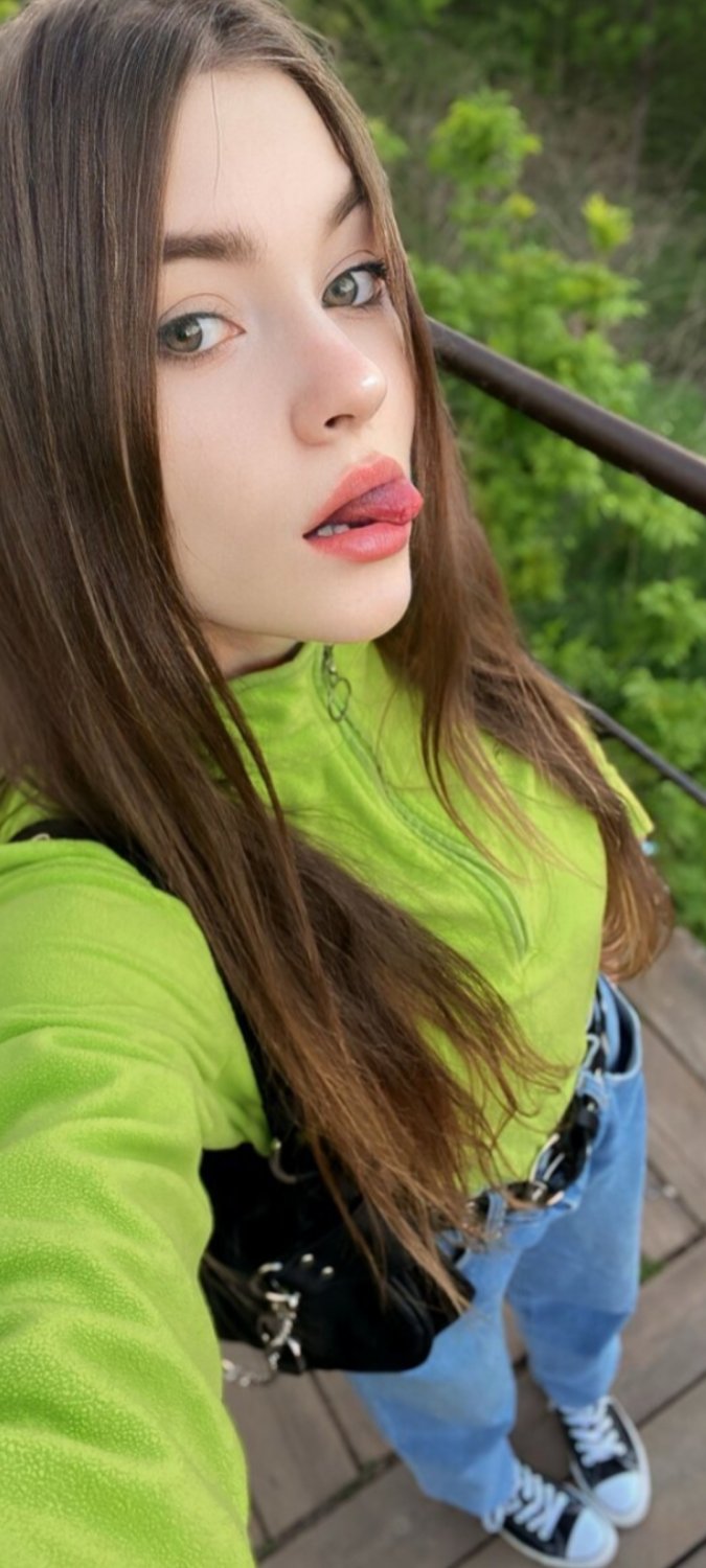 Emma #cyE5cjrK