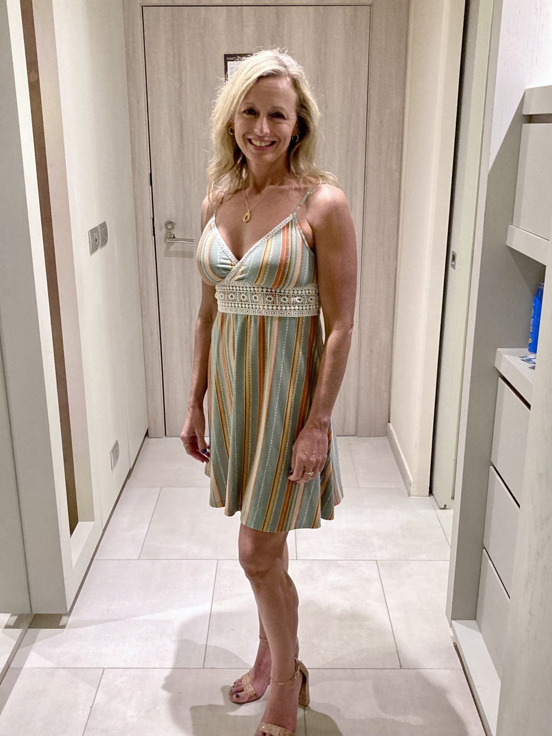 Blonde MILF Jennifer #D0zJLgUC