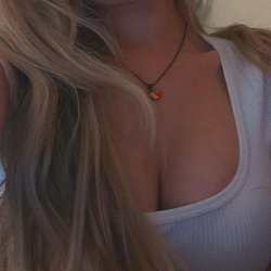 Southern slut wants to be the center of attention