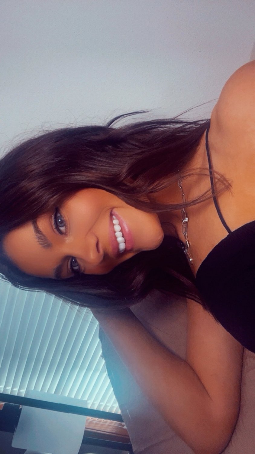 prefer her brunette or blonde #D7NEkuop