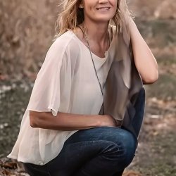 Julie, a 46yo nurse from Iowa and mom of three