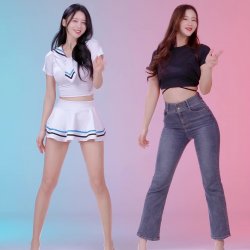 Korean 2 cheerleaders shakin’ dat ass