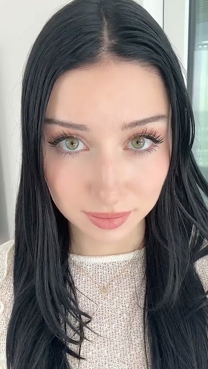Sexy babe (would u like to be sucked by her ) m #DftOJIeM