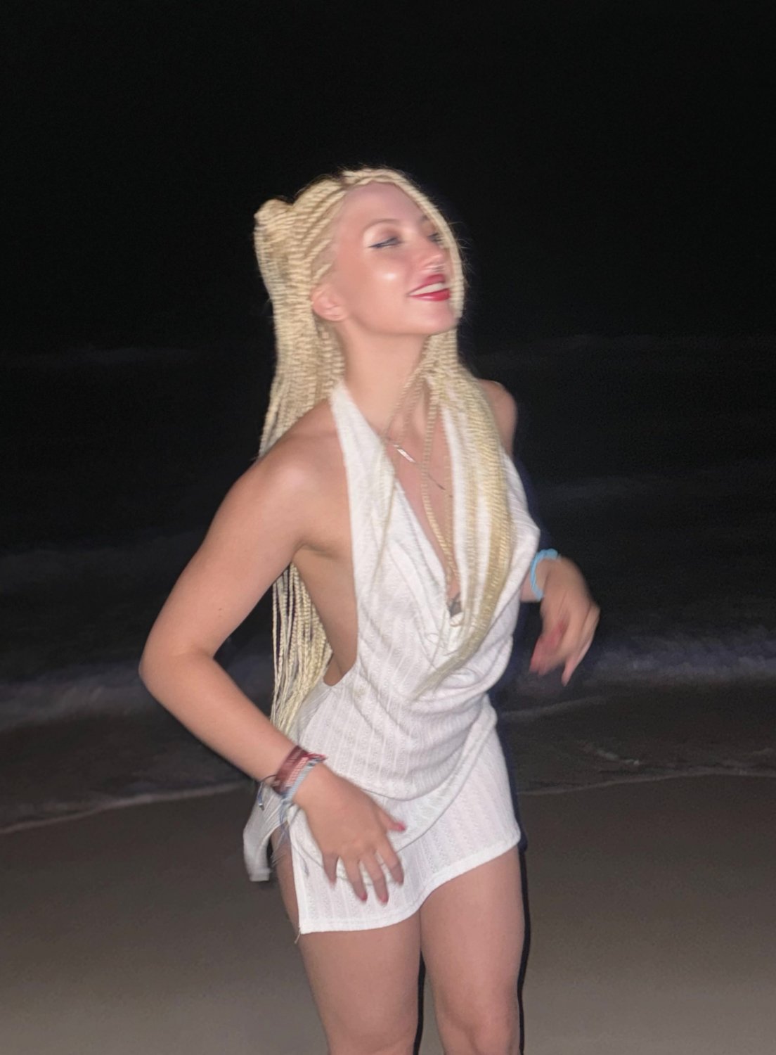 Moonlit goddess, dancing with the waves #Dt63o83b