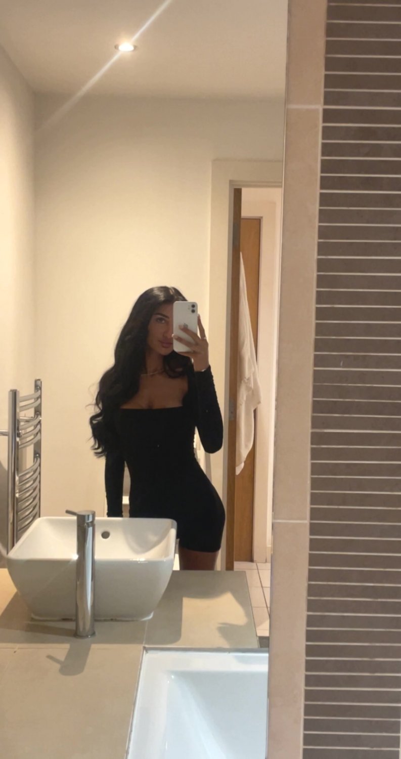 Who wants to bend me over the bathroom sink #e3JHoLah