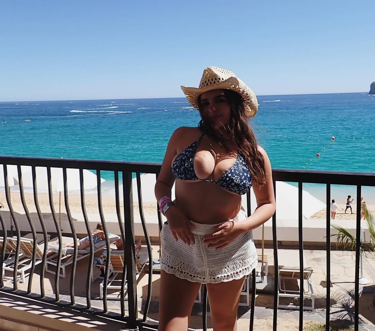 UCSD chick with big tits #e4qWrwUM