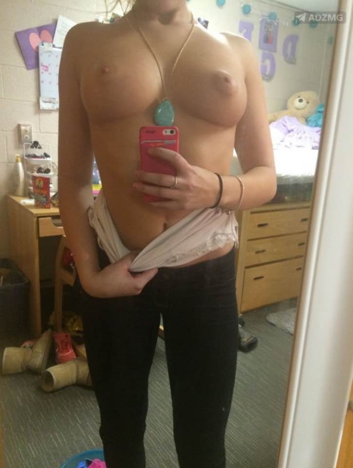 Teen Jess isn't shy about showing strangers her perfect tits #e7cz1sCb
