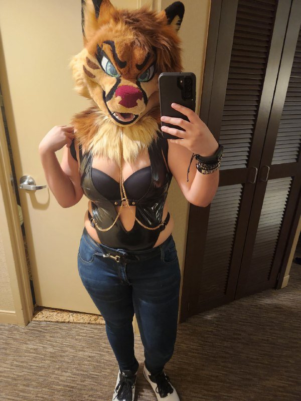 [FURRY] 😡🇲🇽 mexican demi-bisexual shepard girl (mëäņșħëp) #Ea0CNDUi