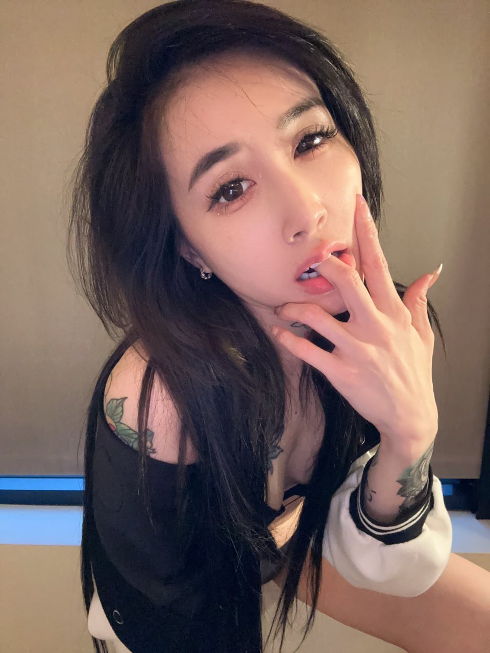 Naughty & sexy tattoed asian slut wants to be used #EknzMDpY