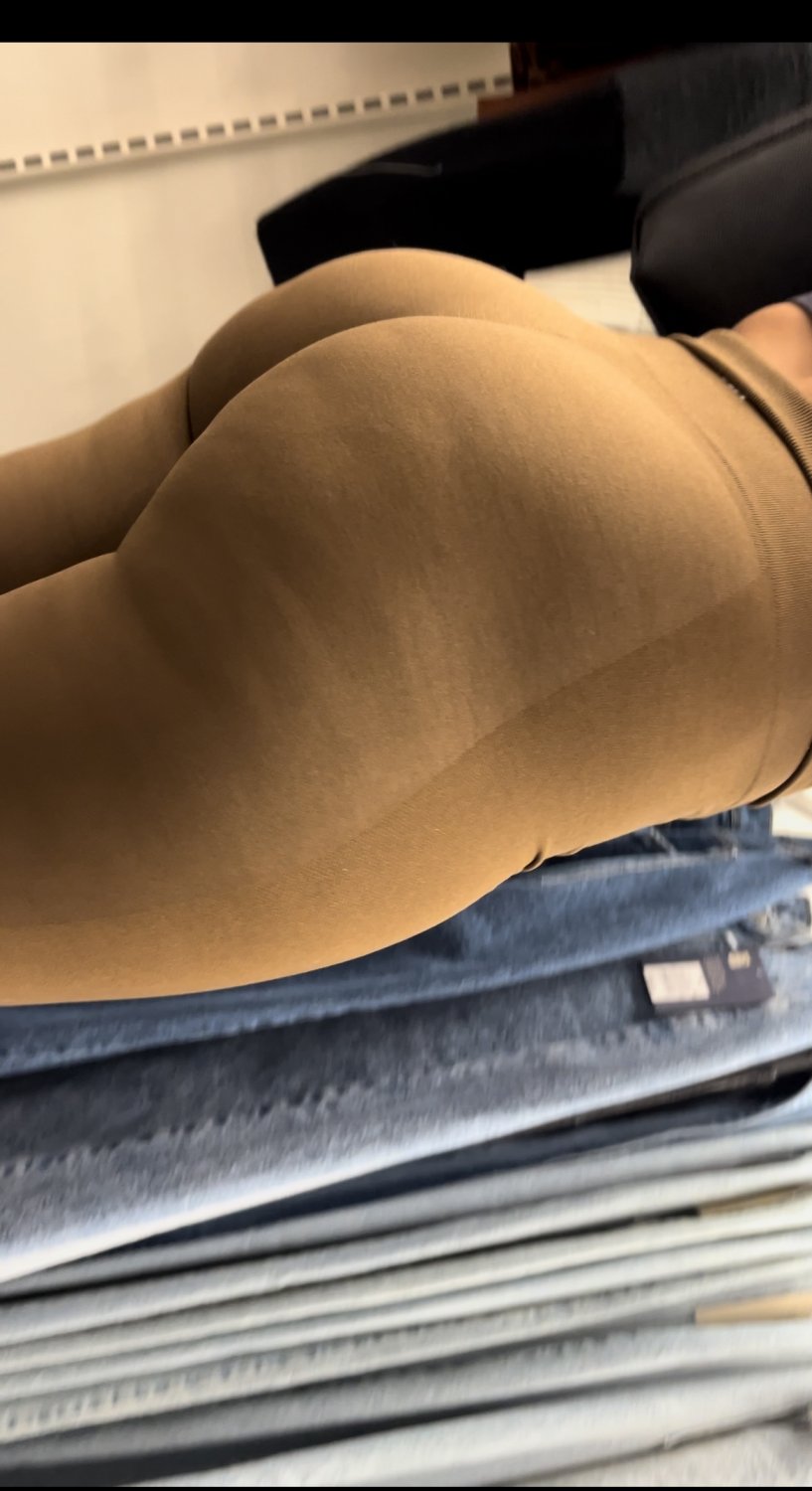 Candid Latina ass up close #EnUwiBtI