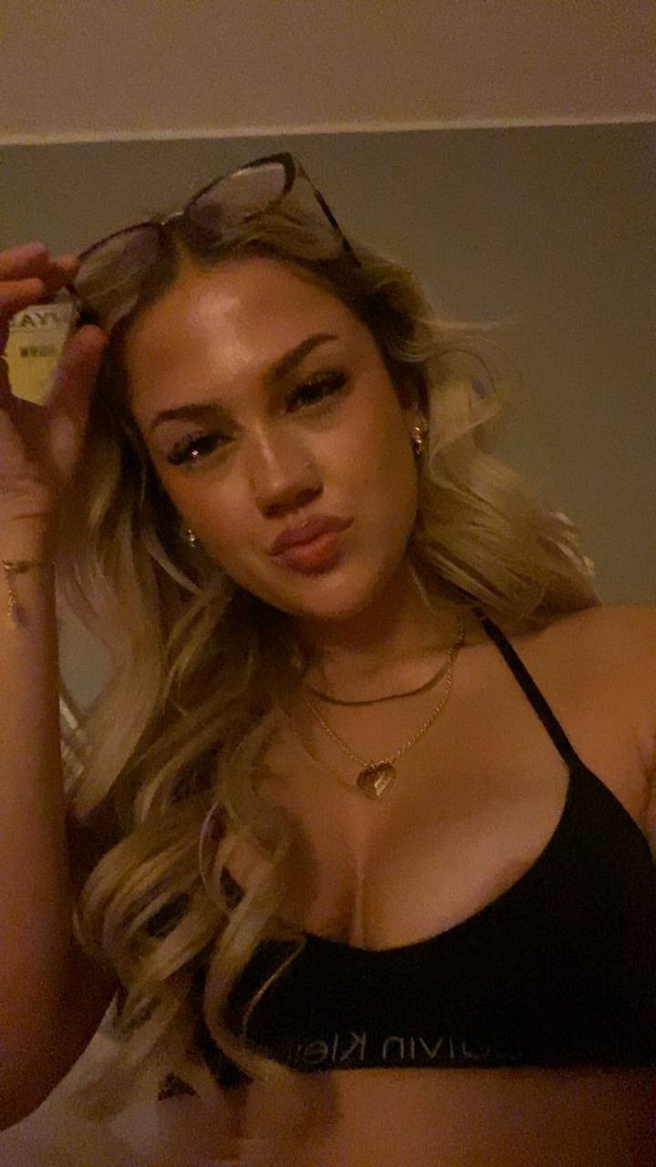 Slutty Toronto Blonde Emily Teasing On Snapchat #ENvbsPeh
