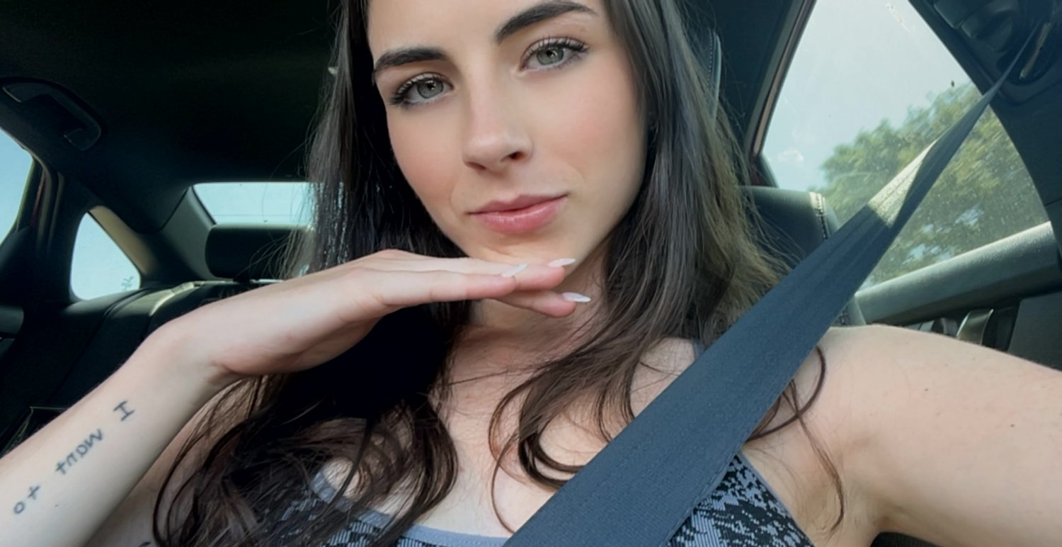 He loves to treat me like his Fuckdoll and I like it #EpKDlDU5