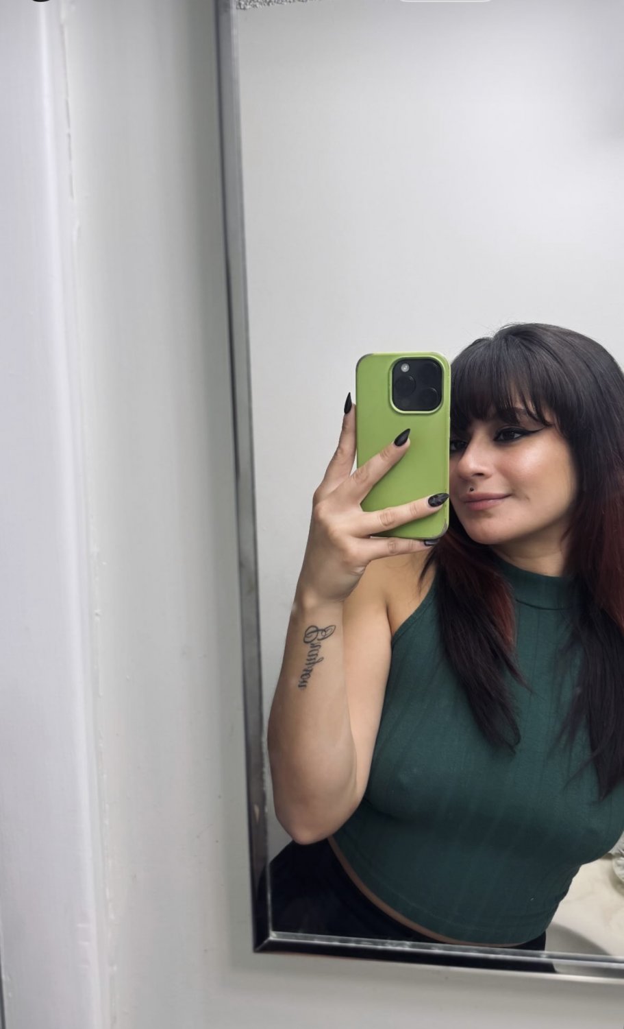 Someone trib this sexy goth slut #EZuE96GB