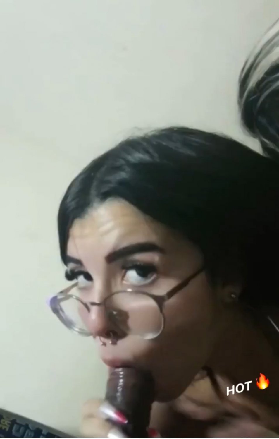 Novinha de aparelho mamando e amiga filmando #f6xO4RBC