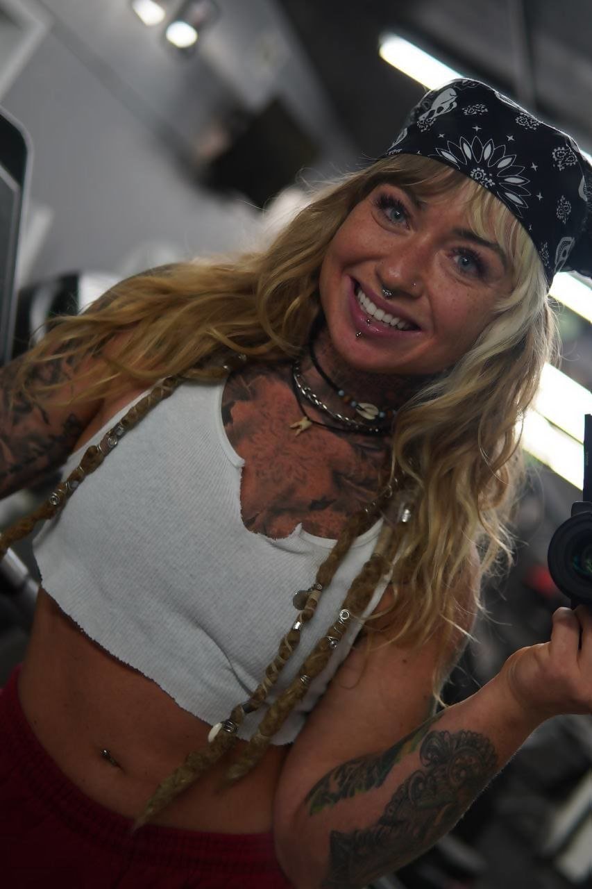 Loira muscolasa #fFUR3fv3