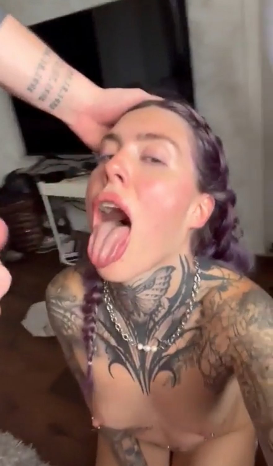 Tattoo slut needs her facial now #fMD9BLML