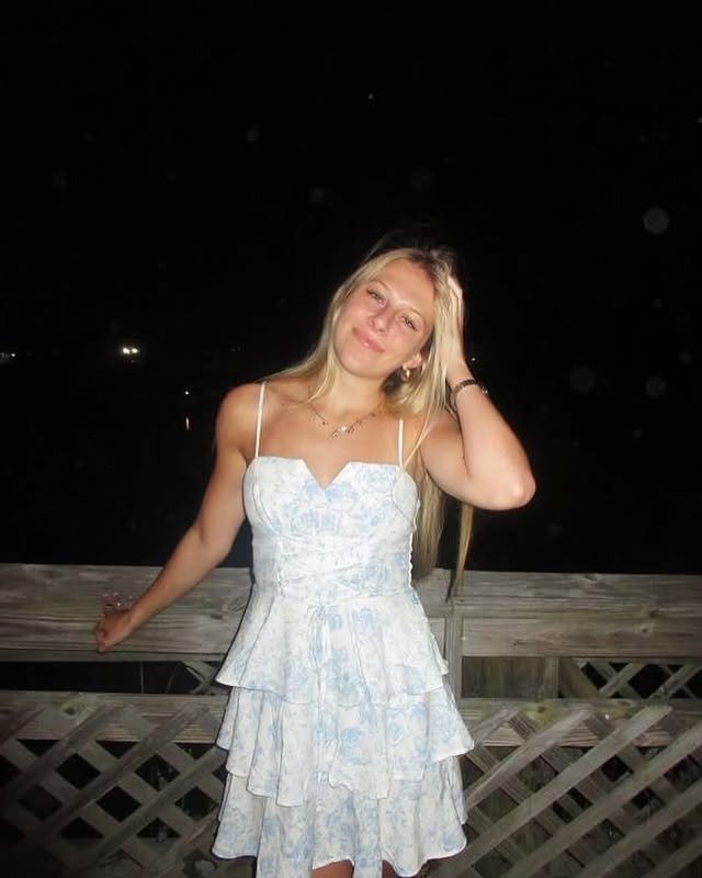 Hot petite blonde slut #FnwbMf8l