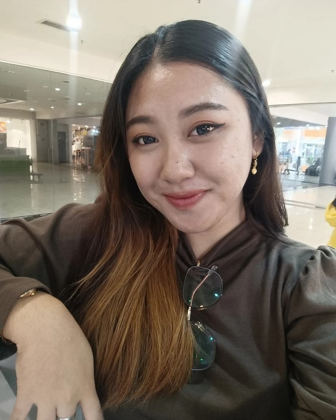 Pretty Asian Chick enjoys taking sexy pics #fZil0KmU