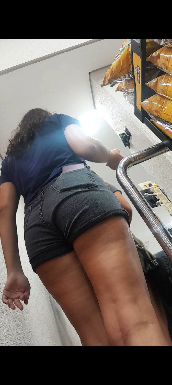 hottie in the market 3 (candid) #g7WgvZOg