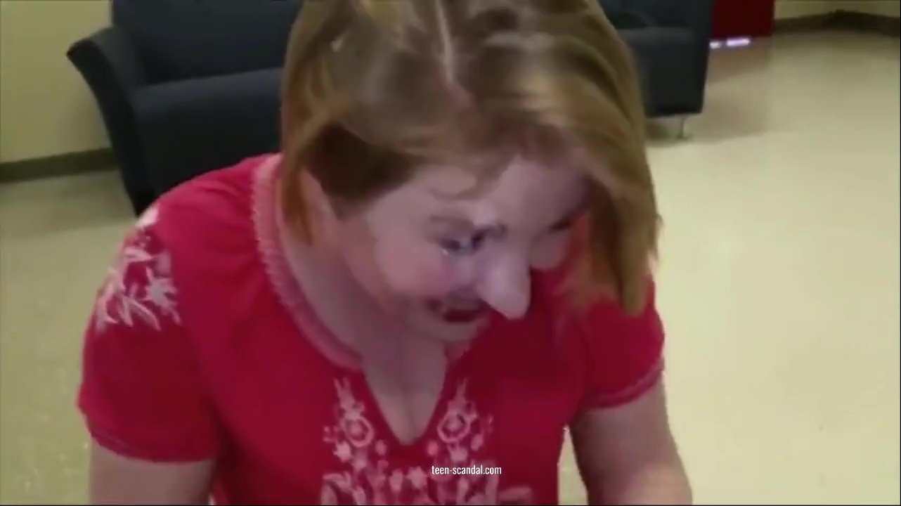 Teacher takes facial in  school  (1) #gqy7btbO