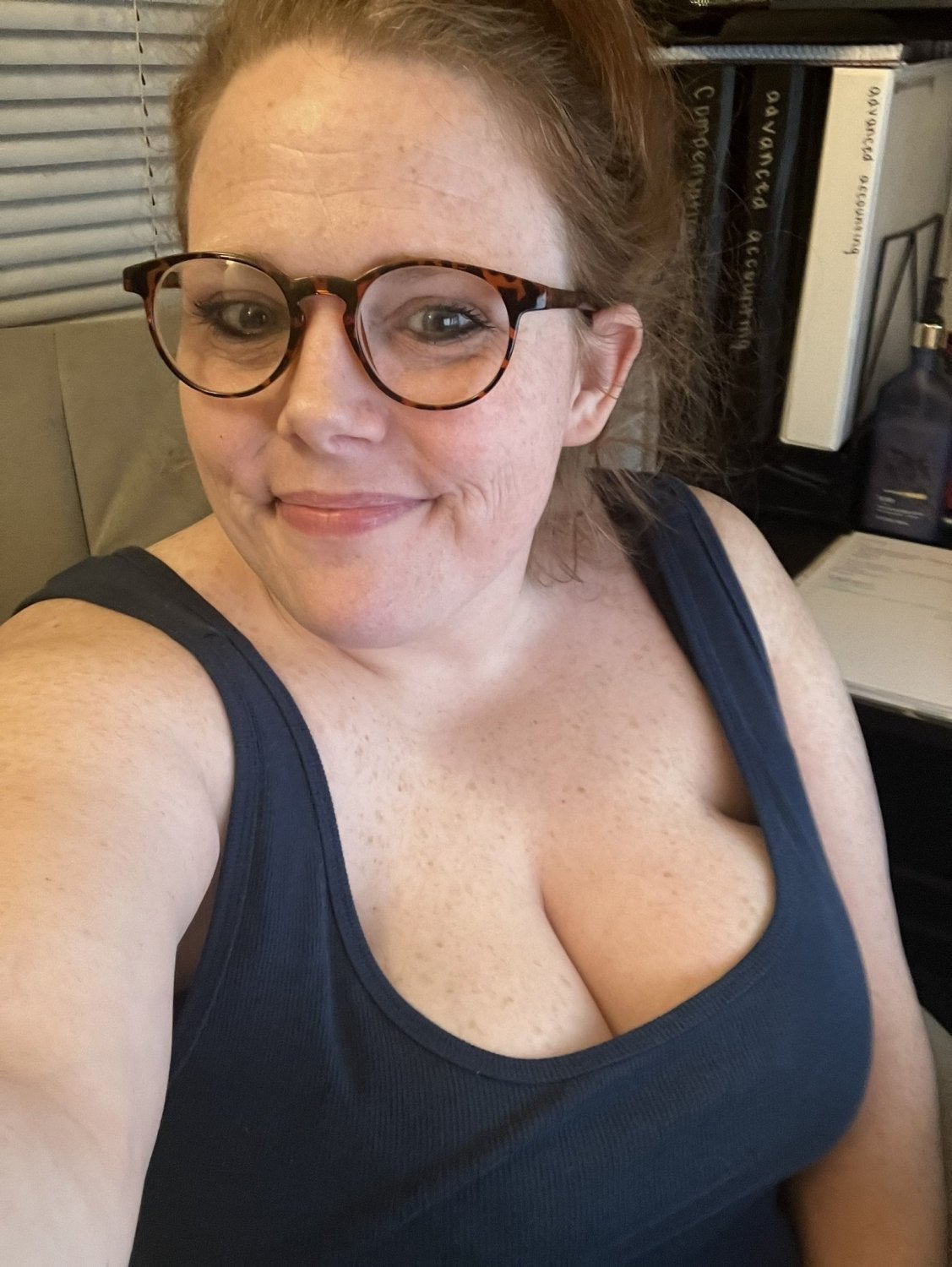 White Southern Big Tits BBW Sarah from Georgia fucks BBC in publ #gsnHN65Q