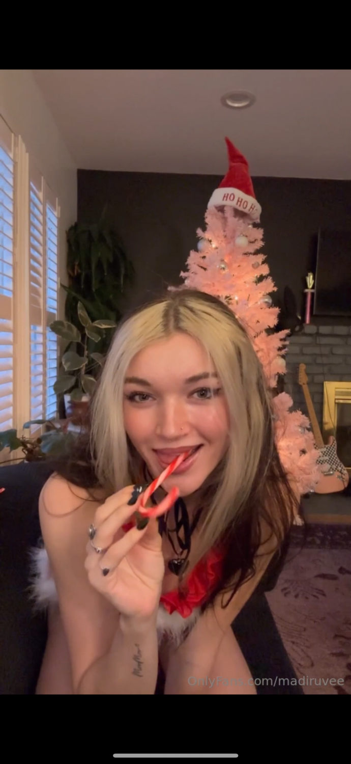 Hottie teases with candy then bates with candy cane dildo #gvftmaVC