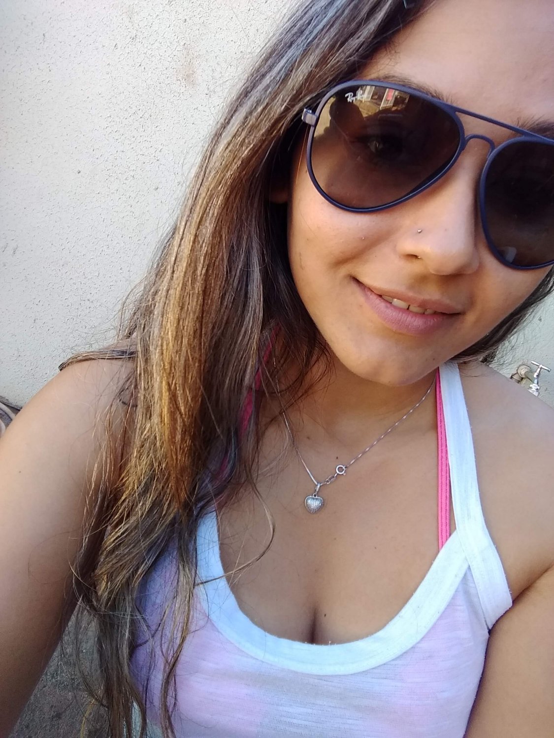 Loira mostrando o peitinho #gXJrTkAq