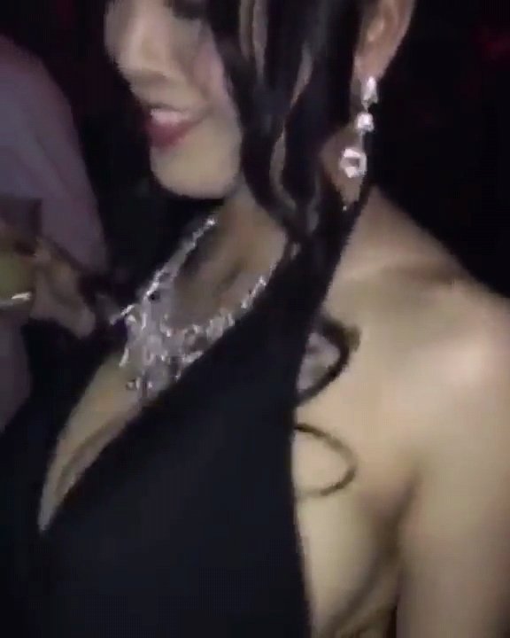 Busty Azn InDaClub #Gxp64jmq