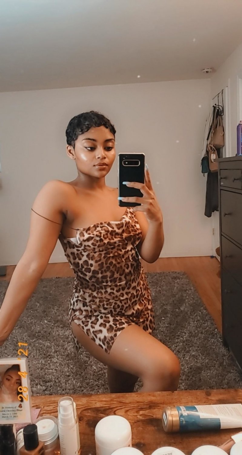 Black Short Hair Tomboy Loves Sucking Dick #hLPq3OW7