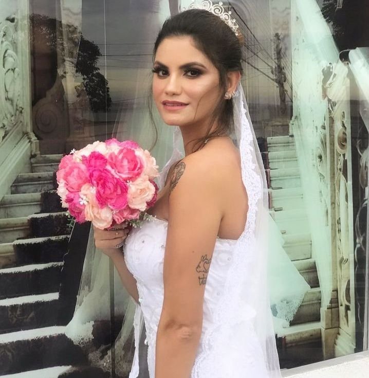 Corno quer deixar sua esposa  famosa e desejada por todos. #HngoqV8m