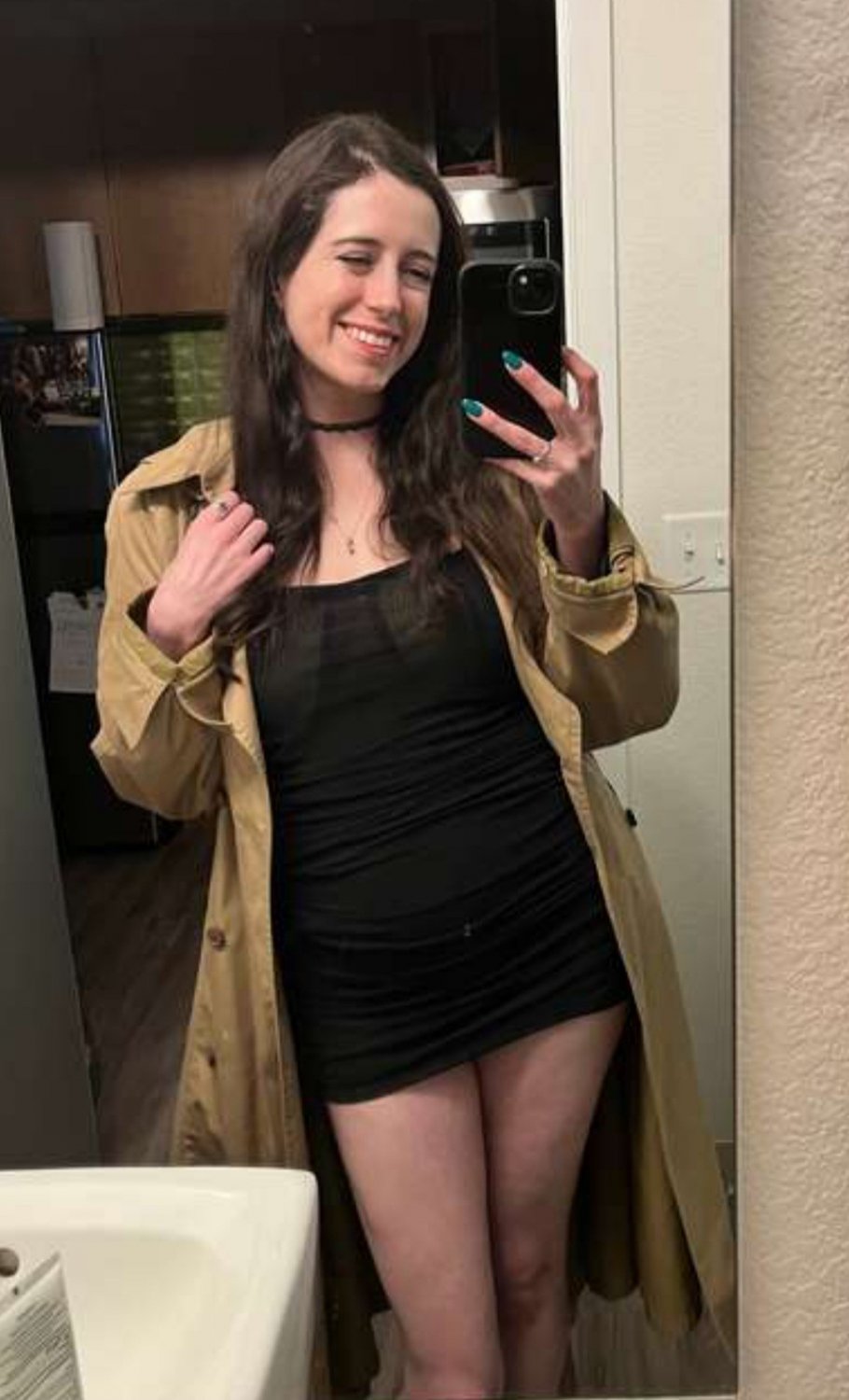 My Walmart coworker loves flashing in public #HplCxDmH