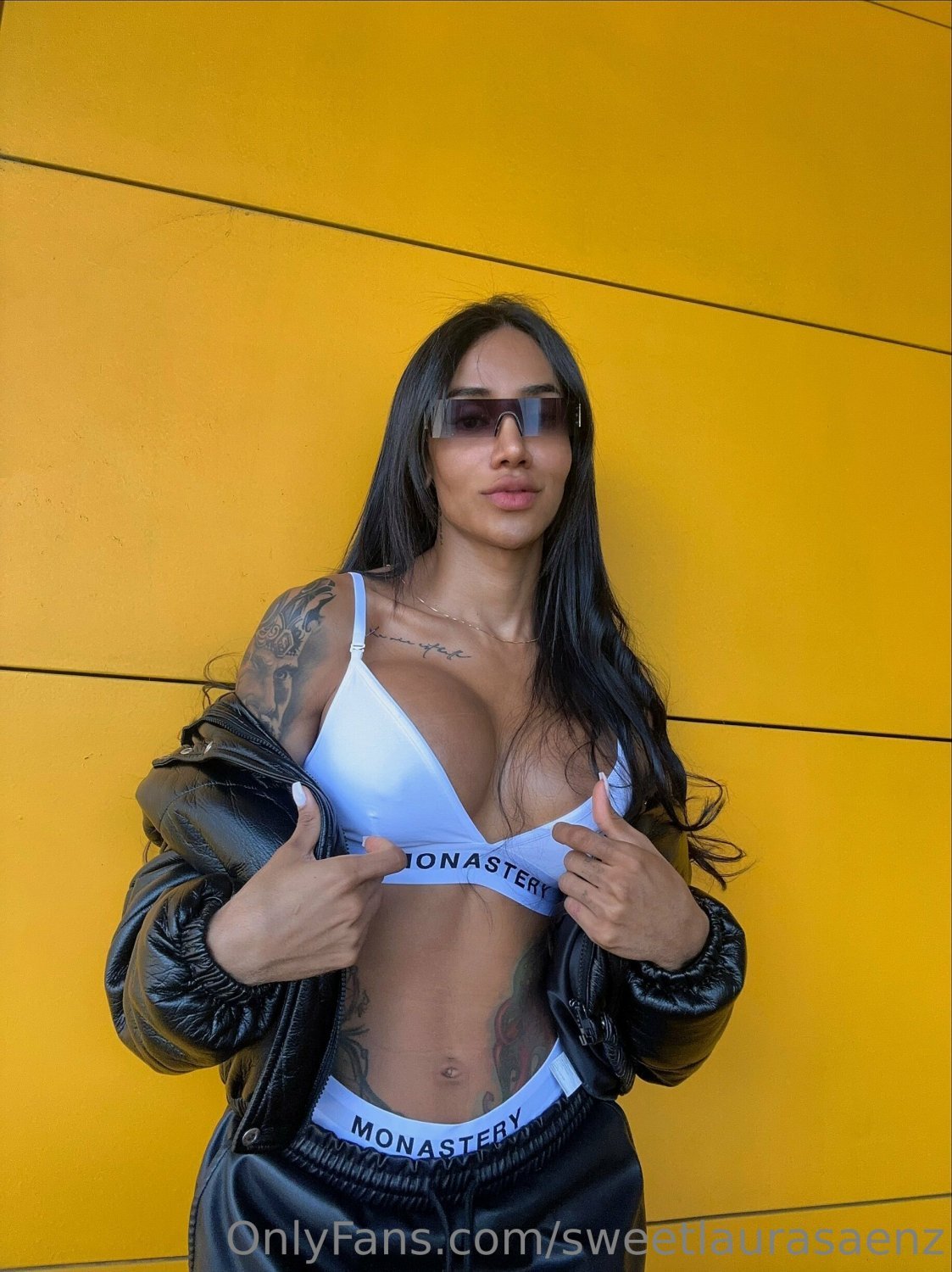 700: essa e rainha dos pau: #i0EeDn0H
