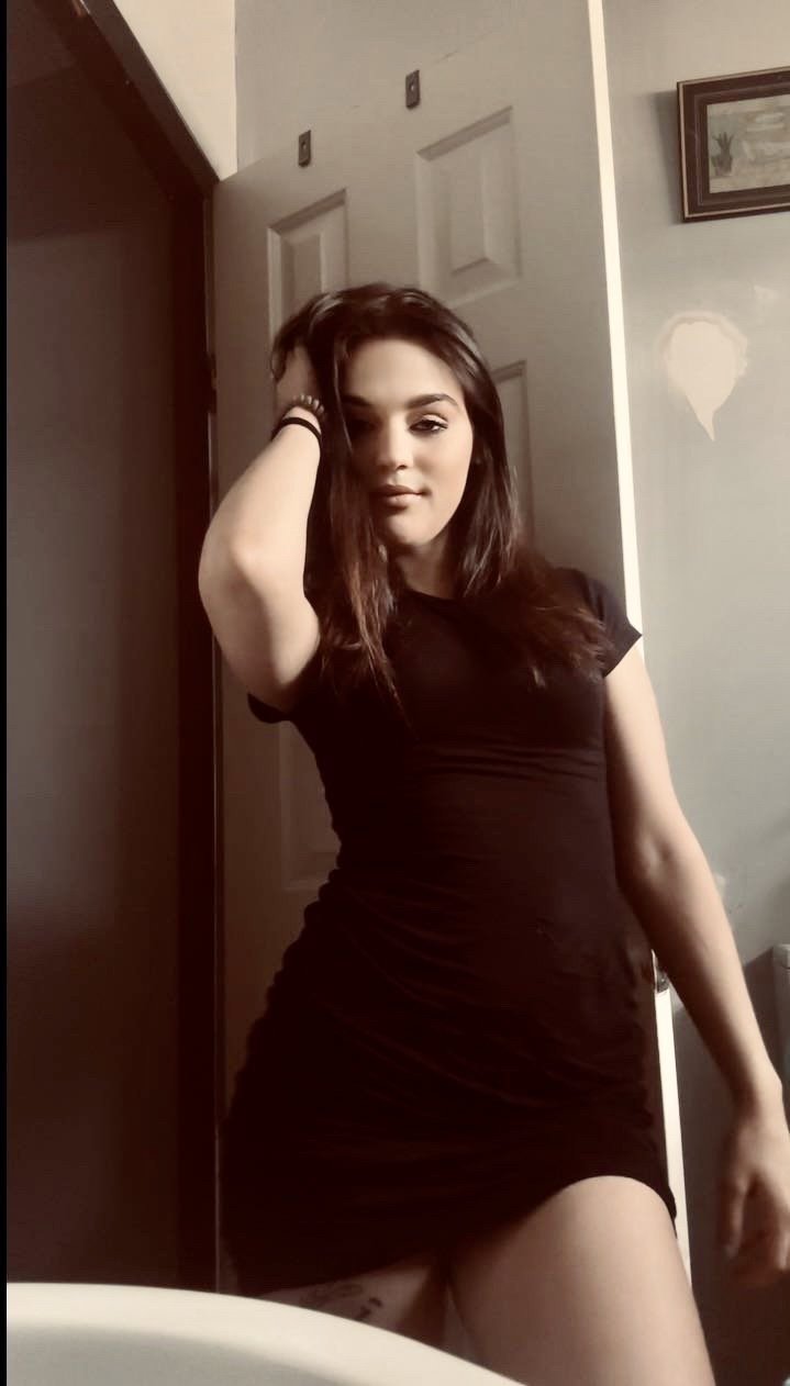 I like risking my gf lol..make me pay for it!Kik me smallz9900 #I8xzmb8Z