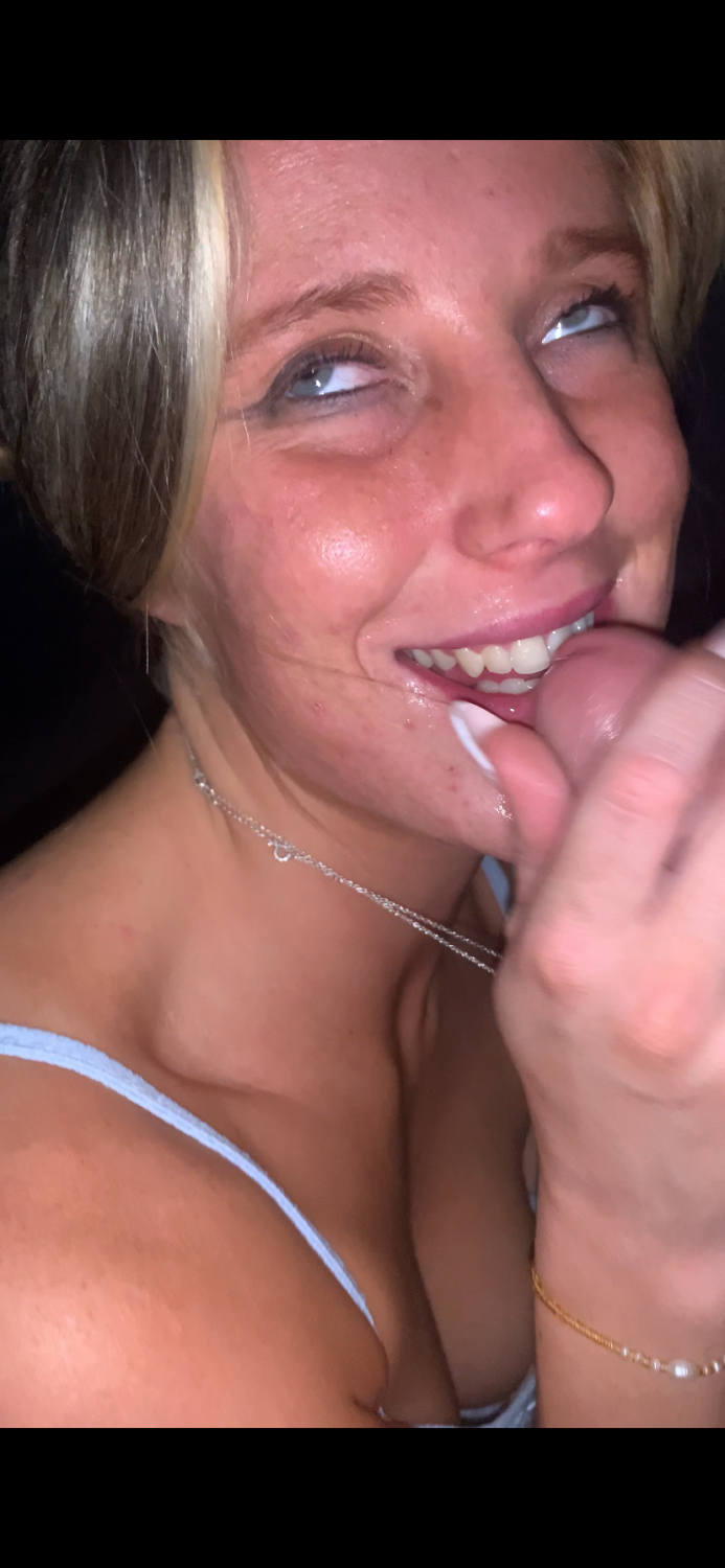 Hot blonde takes whole dick and loves it #IAOosBNu
